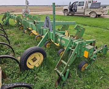 Main image John Deere 825